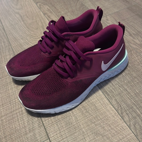 Nike running shoes- Flynit.odyssey react - Picture 2 of 7